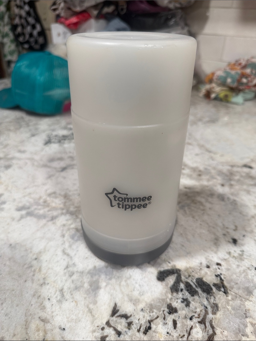 Tommee Tippee White Baby Bottle Insulator / warm water thermos for formula